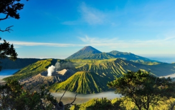 Double Volcano Adventure: Ijen Crater & Bromo Group Tour (2D1N)