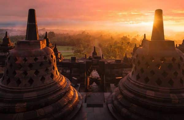 borobudur 01 Borobudur vs. Prambanan